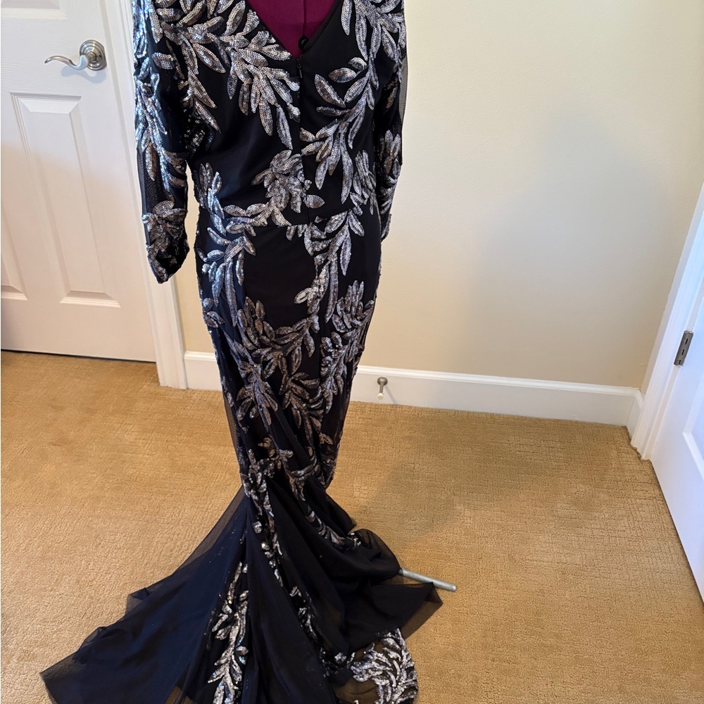 Elegant Black and Silver Sequin Evening Gown size 10, Perfect! - Picture 4 of 6